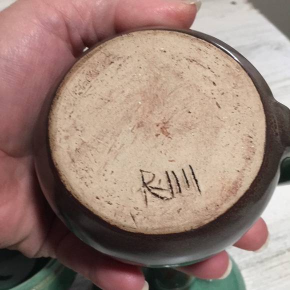 Set of two teal/brown handcrafted signed pottery bowl with lid & pitcher - Picture 6 of 9
